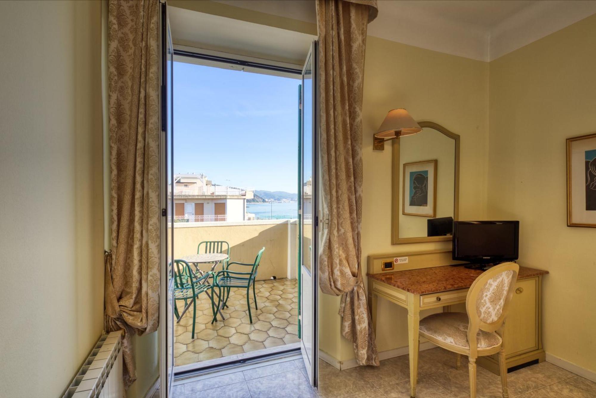 Ena Hotel Arenzano Exteriör bild