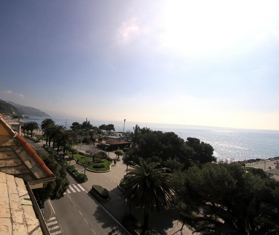Ena Hotel Arenzano Exteriör bild